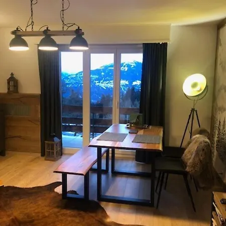 Derby Terrasse Et Vue Sur Les Alpes